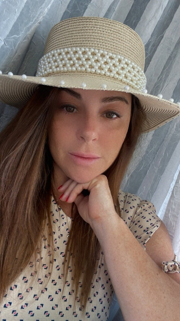 Elsa Straw beach hat with pearl band detail