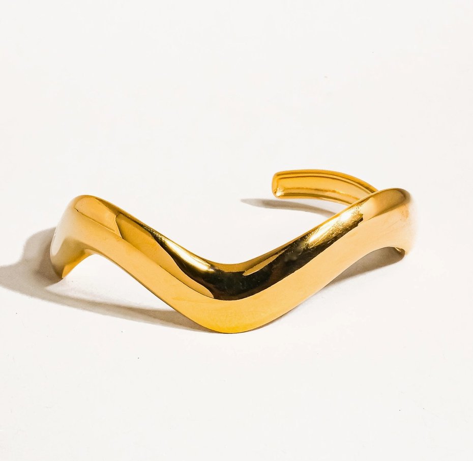 Maria 18K Gold Non - Tarnish V Shaped Bracelet - Madmoizelle Closet