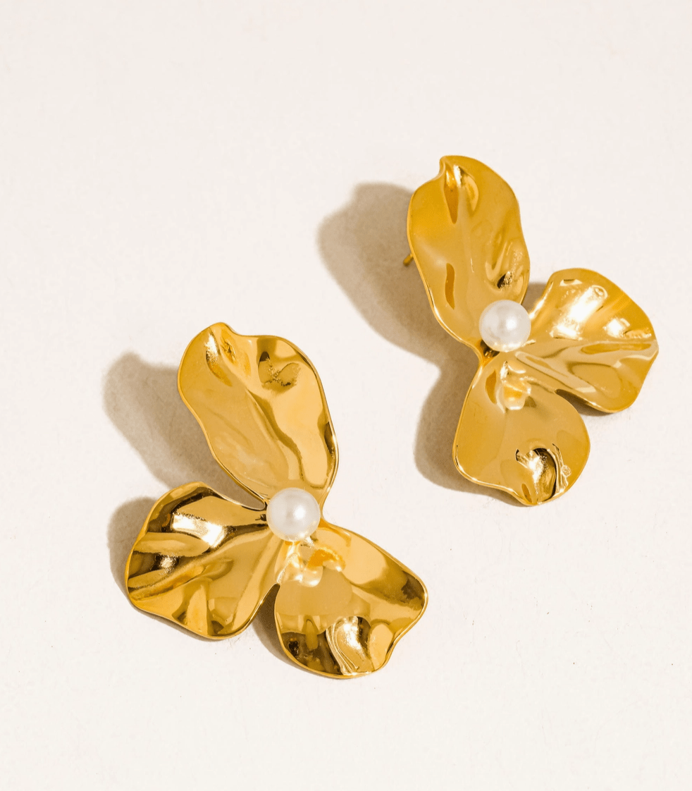 Sculpted Flower Pearl Earrings - Madmoizelle Closet